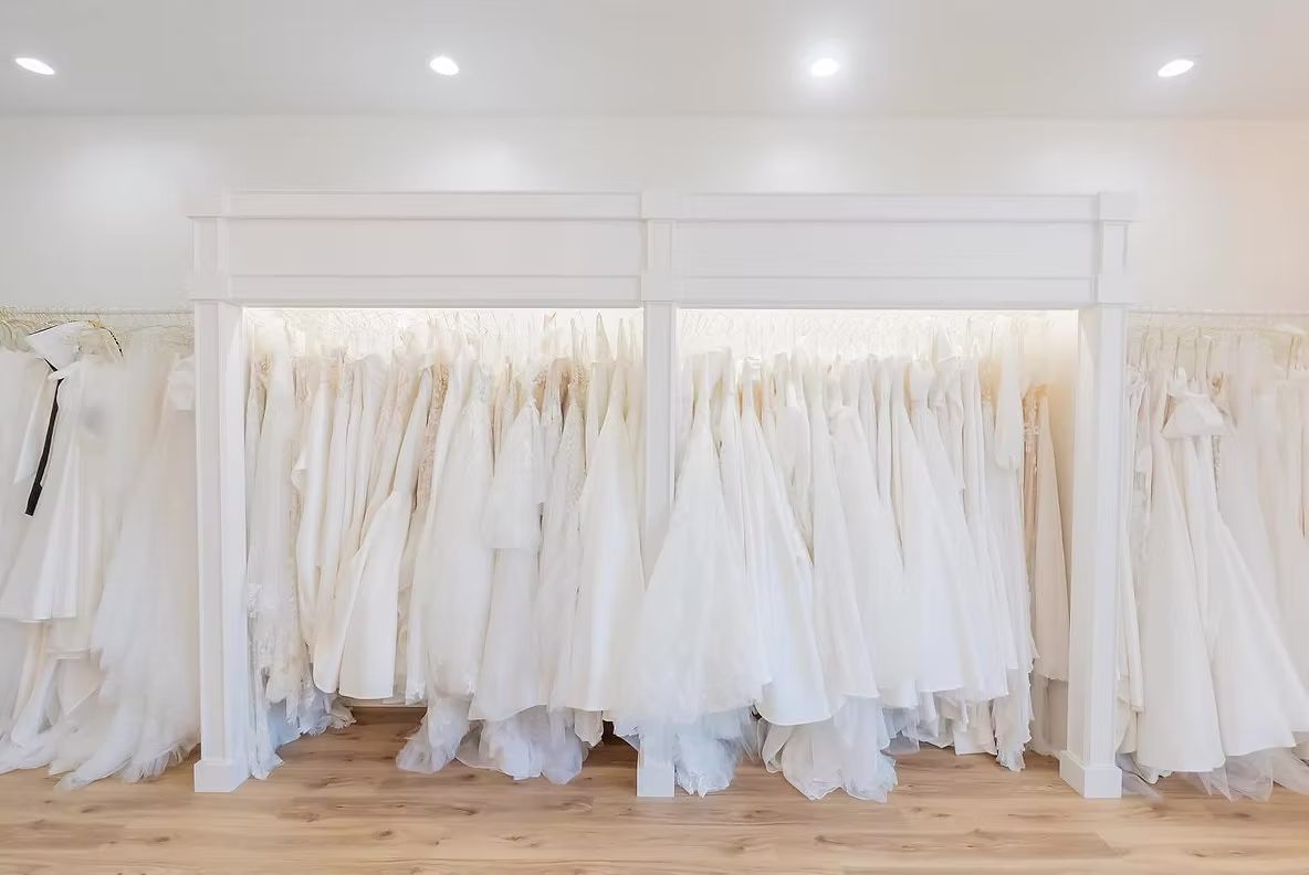 What is a Sample Sale? Luxury on a Budget- How to find High End Gowns Without the Price Tag. Desktop Image
